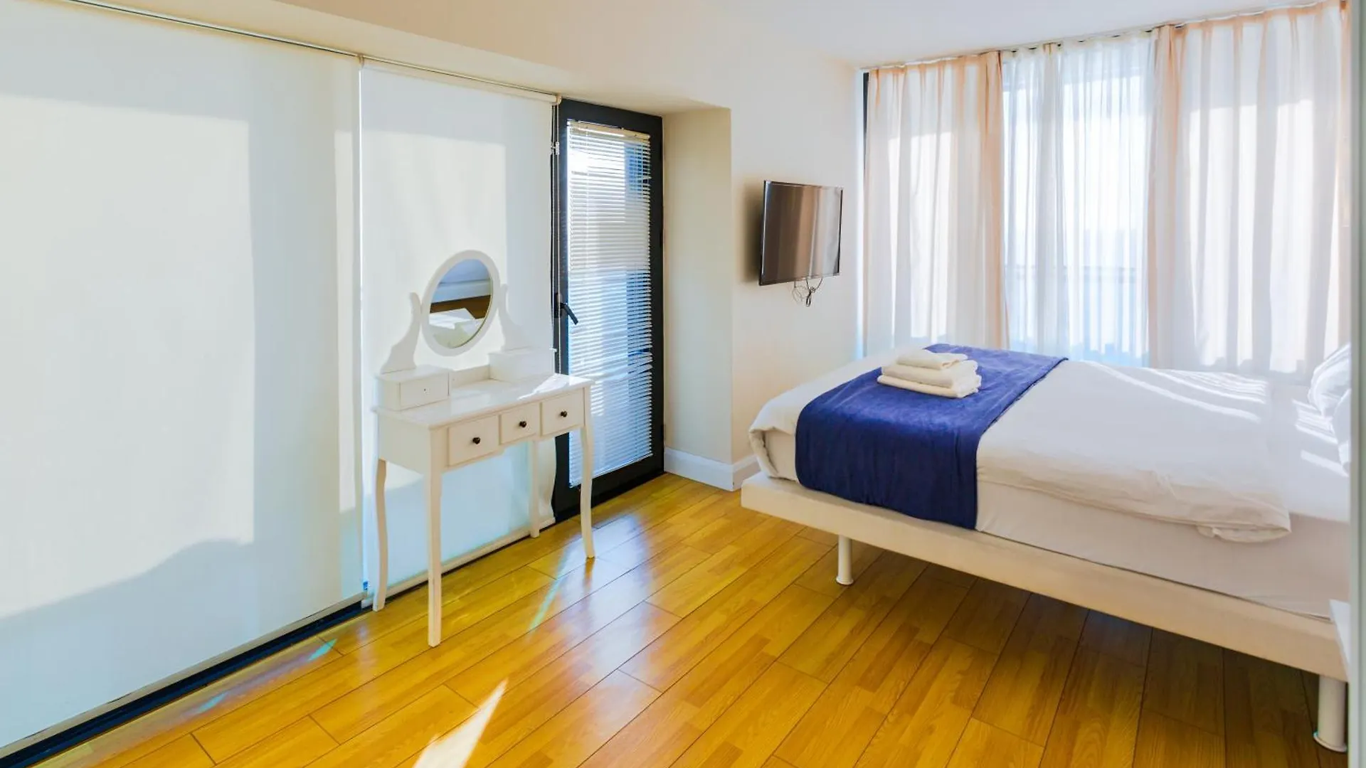 Seasonal - Beautiful Apartments Near The Sea - Orbi City N4 Batumi 0*,  Georgia
