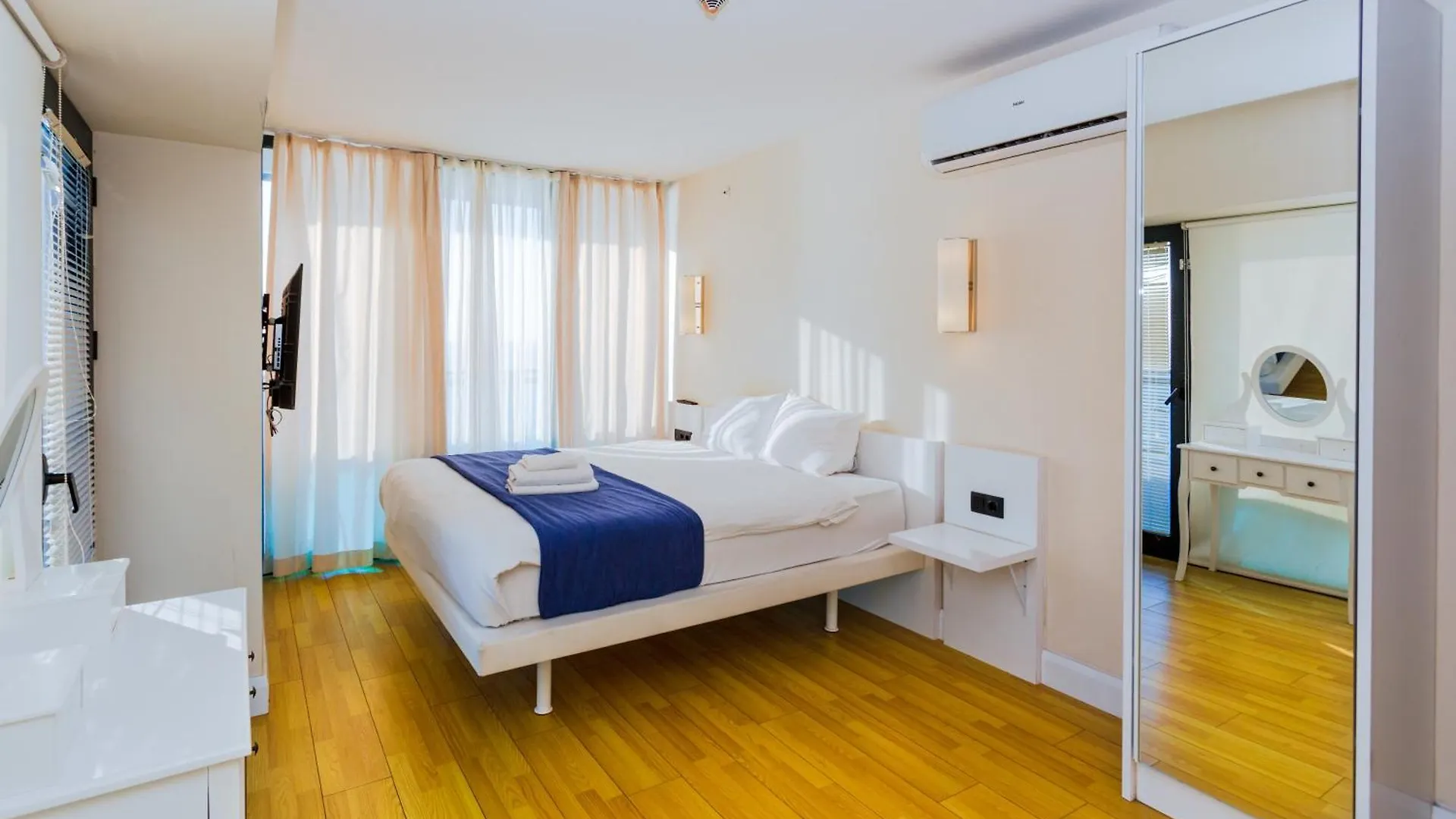 Aparthotel Seasonal - Beautiful Apartments Near The Sea - Orbi City N4 Batumi Georgia